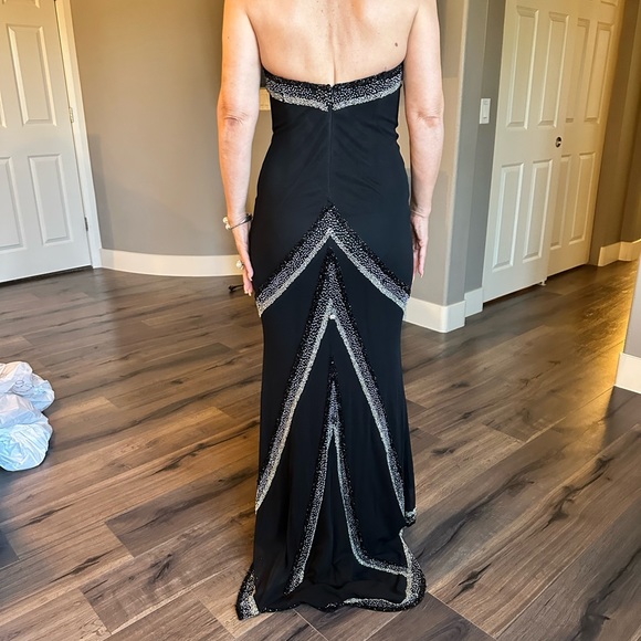 Beautiful black gown with intricate rhinestone detailing - Picture 4 of 4
